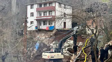 Artvin’de Heyelandan Ötürü 3 Katlı Bina Tahliye Edildi