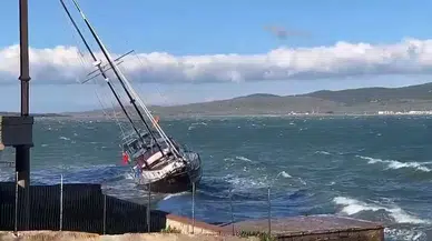 Ayvalık’ta Fırtına Hayatı Felç Etti