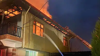 Bacadan Çıkan Yangın Konutu Kullanılamaz Hale Getirdi