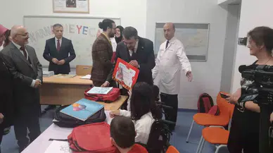 Bakan Tekin ve Eşi, Hastanedeki Çocukların Karne Sevincine Ortak Oldu