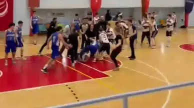 Basketbol Alanı Boks Ringine Döndü..bir Oyuncu Yaralandı...(Düzeltme-Tekrar)