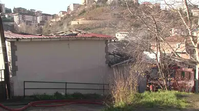 Beykoz’da 2 Katlı Konutun Çatısı Alev Alev Yandı
