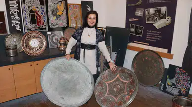 Bir Kenara Atılan Bakırlarla Terapi Görüp, Hem de Yenileyerek Hayata Katıyorlar