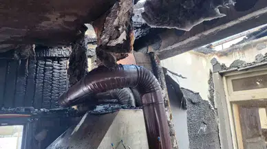 Bolu’da 2 Katlı Konutun Üst Katı Küle Döndü