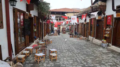 Bu Sokaktaki Tüm Esnaf Bayan