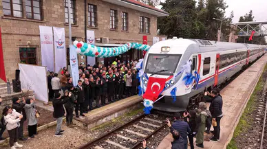 Burdur 15 Yıl Sonra Yolcu Trenine Güller Ekspres ile Kavuştu
