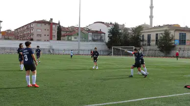 Burdur Gençlik ve Spor Bayan Futbol Ekibi Birinci Maçından Hükmen Galip Ayrıldı