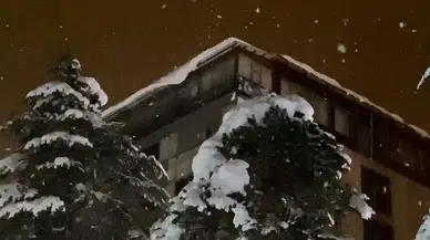 Çatılardaki Buz Sarkıtları ve Kar Birikintisi Tehlike Saçıyor