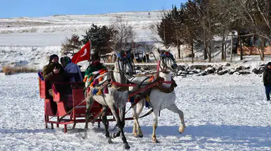 Çıldır Gölü’nde Renkli İmajlar
