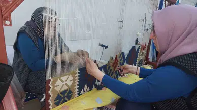Depremzede Bayanlar Kilim Tezgahında İlmik Atıyor