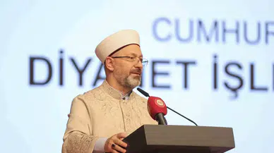 Diyanet İşleri Lideri Erbaş, İmam Hatip Öğrencileriyle Bir Ortaya Geldi