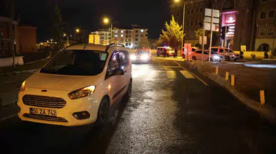 Dur İhtarına Uymayan Aracı, Polis Takımları Ateş Ederek Durdurdu