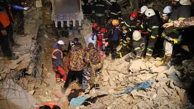 Enkazda 96 Saat Sonra Çıkarılan ve İdrarını İçerek Hayatta Kalan Adnan Muhammed Korkut O Anları İha’ya Anlattı