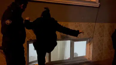Erkek Arkadaşının Meskenini Bastı Mahalleliyi İsyan Ettirdi
