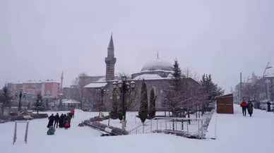 Erzurum’da Kar Yağışı Tesirli Oluyor, 144 Köy Yolu Kapalı