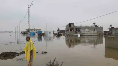 Göle Dönen Amik Ovası’nda Meskenler ve Ahırlar Su İçerisinde Kaldı