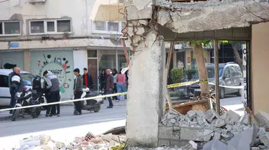 Görünümüyle Ürküten Binanın Yıkımına Başlandı