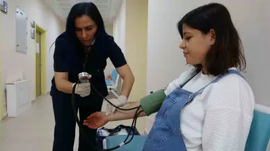 Gündüz Hastaları ile İlgilenip Akşamları İse Roman Yazıyor