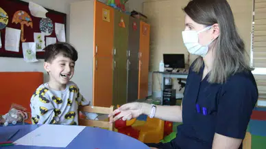 Hastane Korkusu Olan Minik Memnun, Oyun Alanlarını Görünce Tedaviye İkna Oldu