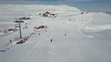 Hesarek’te Dönem Açıldı, Orta Tatili Fırsat Bilenler Kayak Merkezine Akın Etti