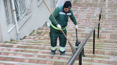 İçi Para Dolu Cüzdan Buldu, Tereddüt Etmeden Sahibe Ulaştırdı