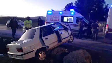 İki Araba Çarpıştı: 5 Yaralı