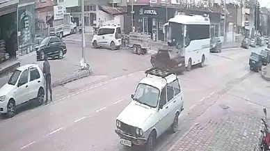 İki Aracın Ortasında Kalmaktan Kıl Hissesi Kurtuldu, Kaza Anı Kameraya Yansıdı