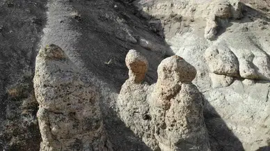 İnsan Siluetindeki Kayalar Dikkat Çekiyor