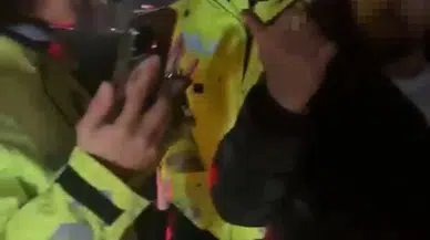 İstanbul’da Taksici Ortalığı Birbirine Kattı: Ehliyetini Vermeyip Polise Direndi