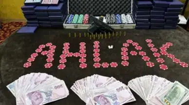İzmir Polisinden Ruhsatsız İş Yerine Kumar Baskını