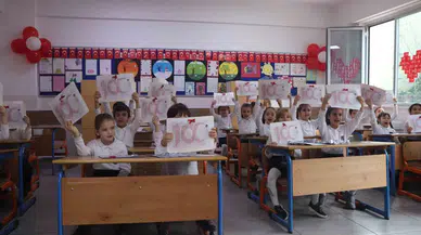 İzmir’de 784 Bin Öğrenci Karne Heyecanı Yaşadı