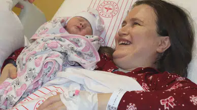 İzmir’de Yeni Yılın Birinci Bebeği Yüsra Güleç Oldu