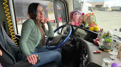 ’Kafkasların Kraliçesi’ Tırıyla Memleketler arası Yollarda Direksiyon Sallıyor