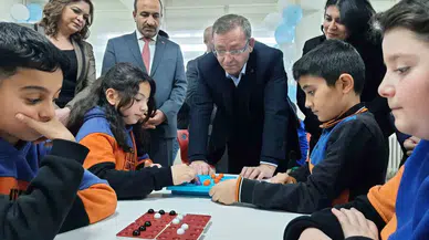 Karslı Öğrenciler Hem Oynuyor Hem de Öğreniyor