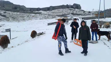 Kars’ta Çocukların Düşe Kalka Kızak Keyfi