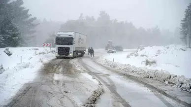 Kazdağları’nda Kar Yüksekliği Yer Yer Yarım Metreye Ulaştı, Trafik Akışı Durman Noktasına Geldi