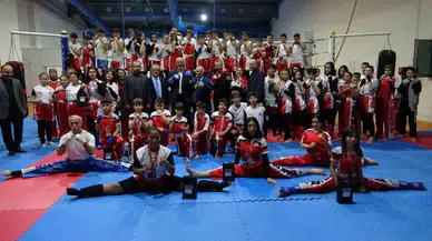 Kütahya’da Kick Boksta Ulusal ve Milletlerarası Müsabakalarda Muvaffakiyet Elde Eden Atletler Ödüllendirildi