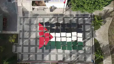 Liseli Öğrencilerden Filistin’e Takviye İçin Bayraklı Koreografi