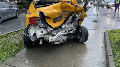 Lüks Aracın Denetimden Çıkmasıyla Zincirleme Kaza Oldu: 1 Yaralı