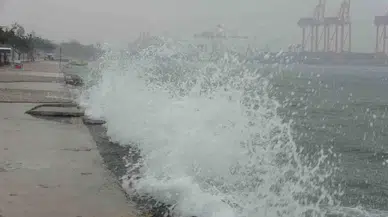 Mersin’de Yağışlı Hava Tesirli Olmaya Başladı, Akdeniz’de Hortum Çıktı
