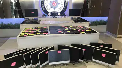 Milletlerarası Dolandırıcılık Şebekesinden Ele Geçirilen Gereçler Emniyette Sergilendi