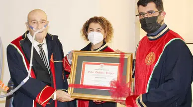 Muharrir Sadi Bayram’a Hastane Odasında Fahri Doktora Verildi