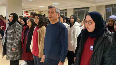 Öğrencilerden Şehitler İçin Hürmet Duruşu