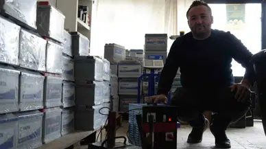 Öğretmenlik Hayali Yarım Kaldı, Hayallerini Akü Satarak Gerçekleştiriyor