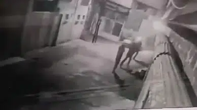 Orta Sokaktan Gelen 3 Şahıs Motosiklettekilere Kurşun Yağdırdı