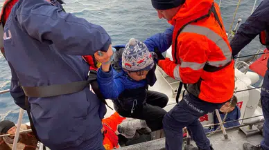 (Özel) Yunan Kıyı Güvenlik Kaçak Göçmenleri, Vefata Terk Ediyor