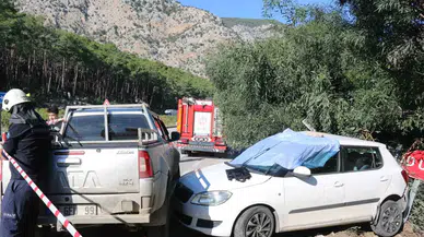 Piknik Yolundaki Feci Kazada 1 Kişi Öldü, Olay Yerine Koşan Kızı Gözyaşlarına Boğuldu