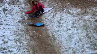 Sarsıntının Vurduğu Hatay’da Afetzede Vatandaşlar Yağan Karın Tadını Çıkarttılar