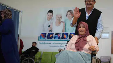 Sedye ile Geldiği Hastanede Felçli Hasta Birinci Adımlarını Atmaya Başladı