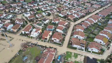 Silivri’de Altınorak Sitesi’ni Yeniden Su Bastı, Yollar Göle Döndü